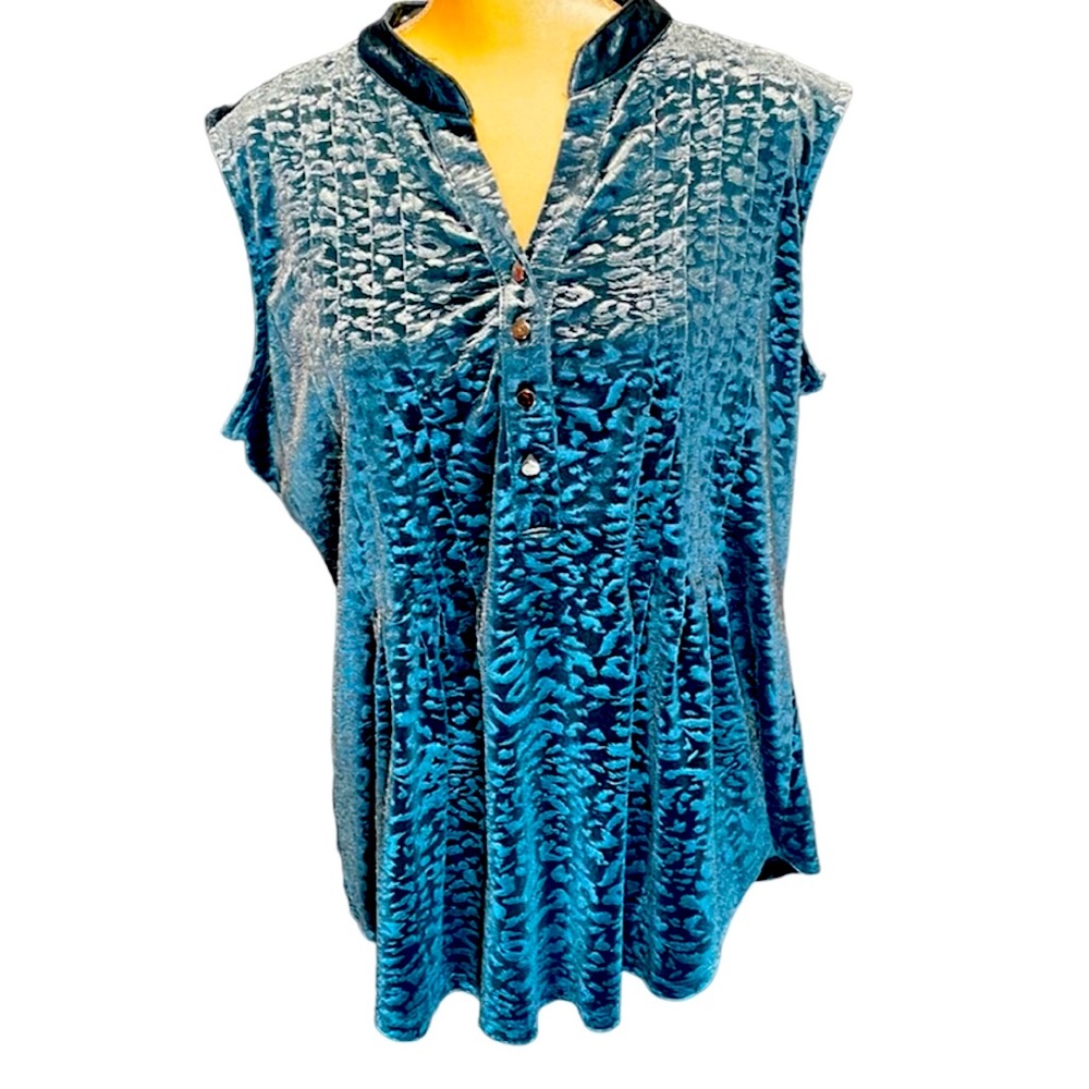 Size XL teal velvet top would look great under sweater or blazer for work